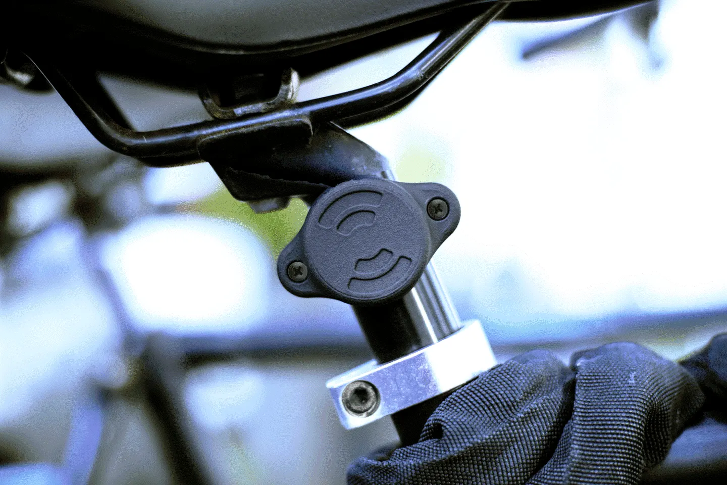 A Bike Mount for AppleAirTag